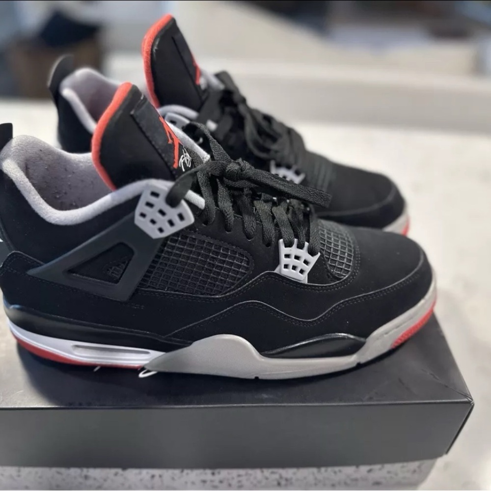 Jordan Men's Black and Red Sneakers